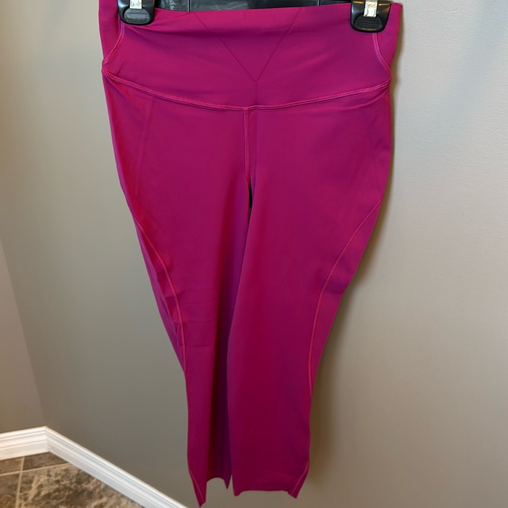 Lululemon Base Pace Crop 23” - Sz 8 Magenta Pink